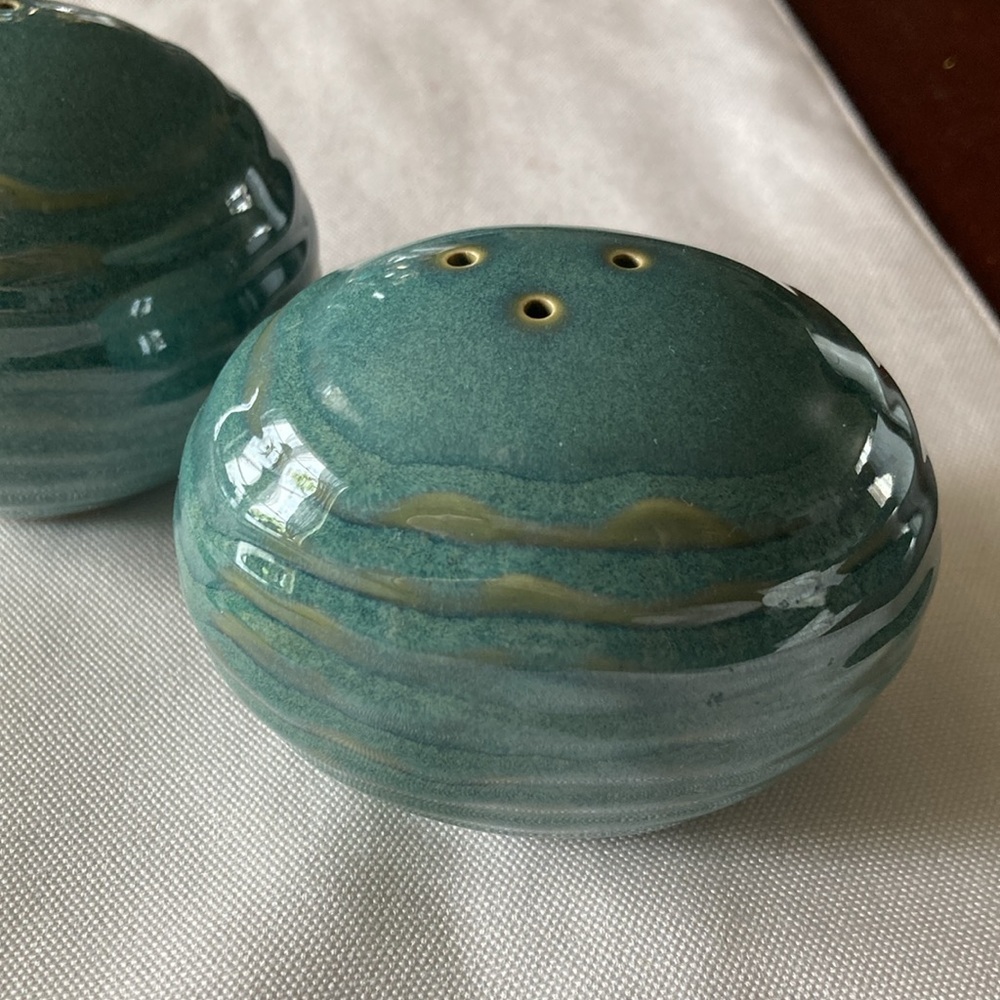 Pfaltzgraff Seychelles Green Sea Salt and Pepper Shakers - Picture 2 of 4